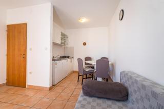 Apartment Near Supermarket Milo - Novalja - 5