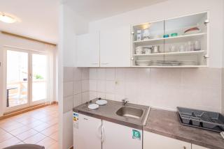 Apartment Near Supermarket Milo - Novalja - 3