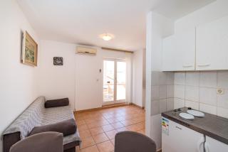 Apartment Near Supermarket Milo - Novalja - 1
