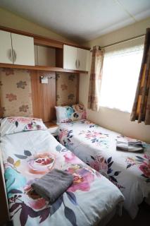 Manor Park Hunstanton pets go free Linen Included - 3