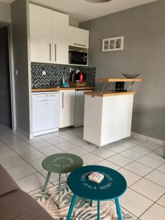 Studio à 300m de la plage, parc, piscine, terrasse - 1