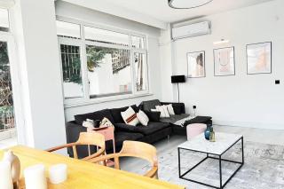 Wonder Homes- Stylish 4BR Flat, Terrace, Sea View, Kabatas - Istanbul - 1