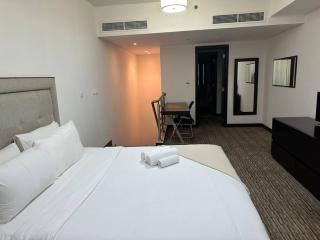 ModernLux - Luxury Duplex 1 BR in Movenpick Hotel JLT with Lake View - 9