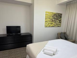 ModernLux - Luxury Duplex 1 BR in Movenpick Hotel JLT with Lake View - 2