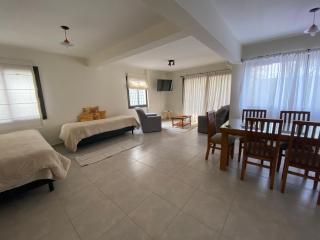 Excepcional apartamento, con patio cochera y parrilla en el centro - La Cieneguita - 2