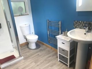 Kingfisher Glamping Cabin - 6