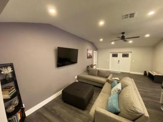 Clear Lake Retreat: Private pool, lakefront - Orlando - 2