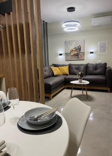 Sun & Stone House - 4