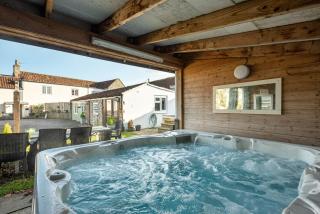 The Farmhouse with two hot tubs - Siston - 7
