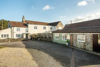 The Farmhouse with two hot tubs - Siston - 0