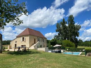 Picturesque renovated farmhouse with pool - 9