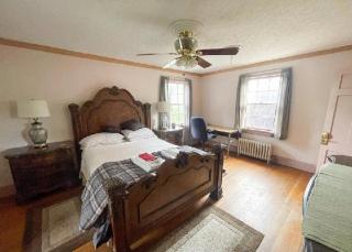 Home Sweet Home Suite #1, near Liberty University, and Lynchburg Hospital, Deluxe Queen Size Bedroom - Lynchburg - 8