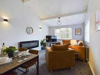 Luxury accommodation by Our Home Short Stays with free parking fast wifi and TVs in every room ideal for contractors and families - Macclesfield - 0