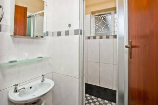 Spacious Holiday Home in Florida Park! Pool! Parking! Fast Wifi! - 1