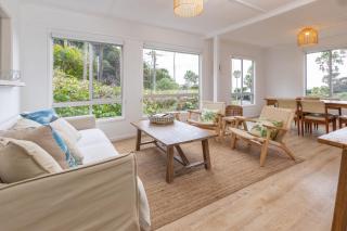 Trade Winds - Elizabeth Beach - 0