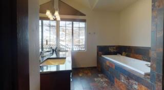 Vail Lionshead Village 3 Bedroom Plus Den With Mountain View - Vail - 1