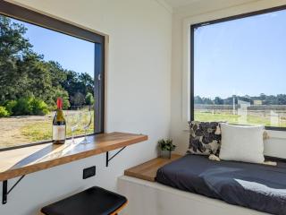 Glamping Vineyard Getaway with Luxury Amenities - Broke - 3