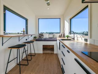 Glamping Vineyard Getaway with Luxury Amenities - Broke - 5
