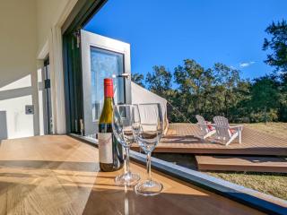 Glamping Vineyard Getaway with Luxury Amenities - Broke - 7