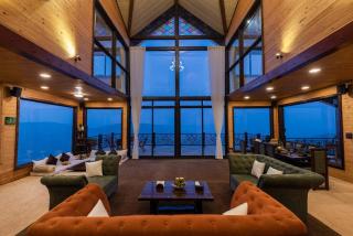 Cowboy Castle by StayVista - Amazing valley view with Sprawling lawn, & A home theatre with Indoor games - Panchgani - 5
