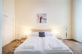 Pyvo Street Home with balcony by NW - 6