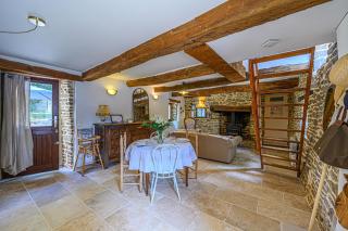 Ty Chaumière - Charmante Petite Chaumière en pierre avec jardin - Theix - 2