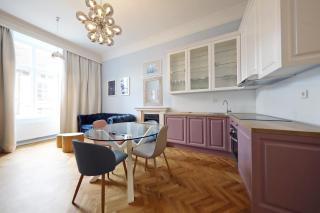 Stay Swanky Bed & Breakfast - 0