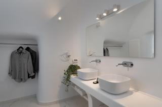 White Concept Caves - Fira - 3