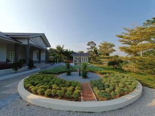 Villa Dracaena Melaka - Private Pool, Hill View, 20 minutes to Town - Kampong Bukit Katil - 4