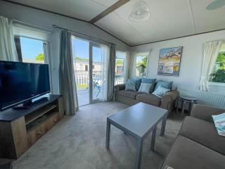 Beautiful Caravan With Decking At Carlton Meres Holiday Park, Suffolk Ref 60022M - 2