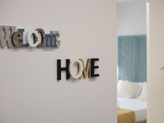 Beautiful Blue Triana Apartment - 0