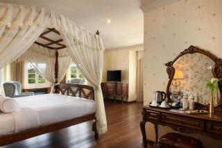 The Westbury Palace - 3