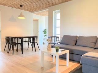 Five-Bedroom House Located In Børkop - 0