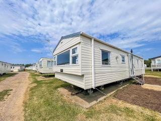 Lovely 8 Berth Caravan At Manor Park Nearby Hunstanton Beach 23107S - 9
