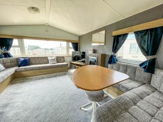 Lovely 8 Berth Caravan At Manor Park Nearby Hunstanton Beach 23107S - 7