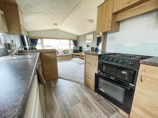 Lovely 8 Berth Caravan At Manor Park Nearby Hunstanton Beach 23107S - 6