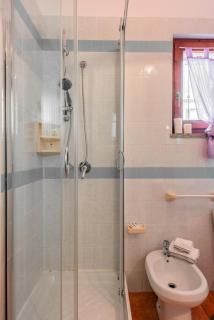 Glorious Residence Le Pavoncelle 1 Bedroom sleeps 4 plus a child bed possible - 2