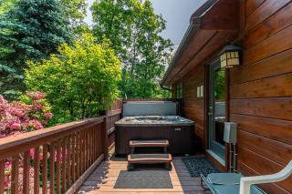 Raccoon's Paw Lodge - Boone - 9