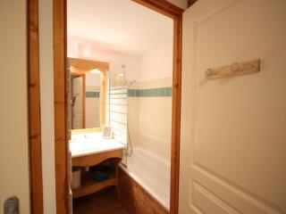 Appartement confortable à Chamrousse 1700, 2ème étage, terrasse sud, proche pistes et commerces - FR-1-549-126 - Chamrousse - 4