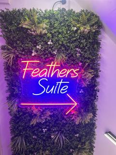 Feathers Suite - 9