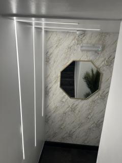 Feathers Suite - 8