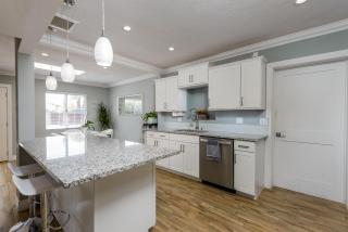 Designer 5 Bd Home, Fountain Pool, Spa, Game Patio - Phoenix - 4
