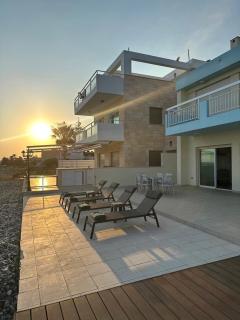 Sayers Beachfront Villa - Perivólia - 8