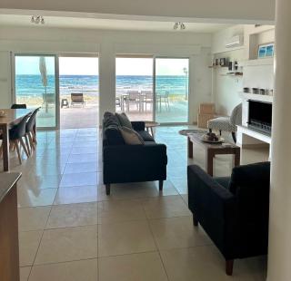 Sayers Beachfront Villa - 5