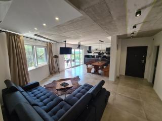 Black & White - heated pool - 9