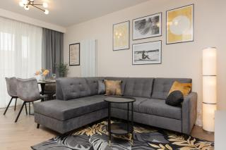 Stunning Family Apartment Ursynów with Parking & Balcony by Noclegi Renters - Varsavia - 0