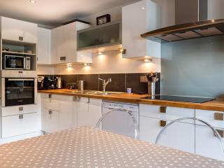 Appartement 2 chambres avec garage, centre village, proche pistes, WiFi - FR-1-437-77 - 3
