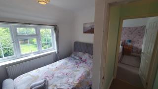 6 Bedroom Huge Holiday Home with parking - 8