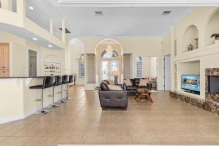Gulf Access, Heated Pool and Spa, Sleeps 8! - Villa Baydream Believer - Roelens Vacations - Cape Coral - 3