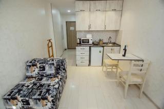 Batumi Studio - Rooftop Pool & Sleeps2 - 1